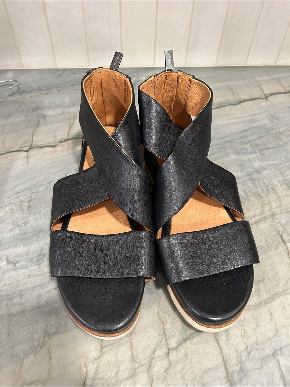 Bussola Women's Black Leather Crisscross Sandals - Brand Unspecified
